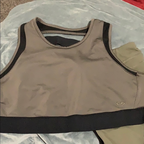 Clothes - Picture 3 of 4